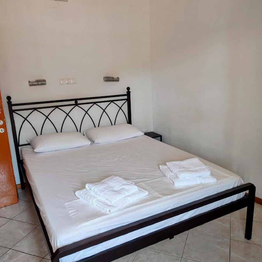 Maroudas Stavros Apartments วาธี ภายนอก รูปภาพ