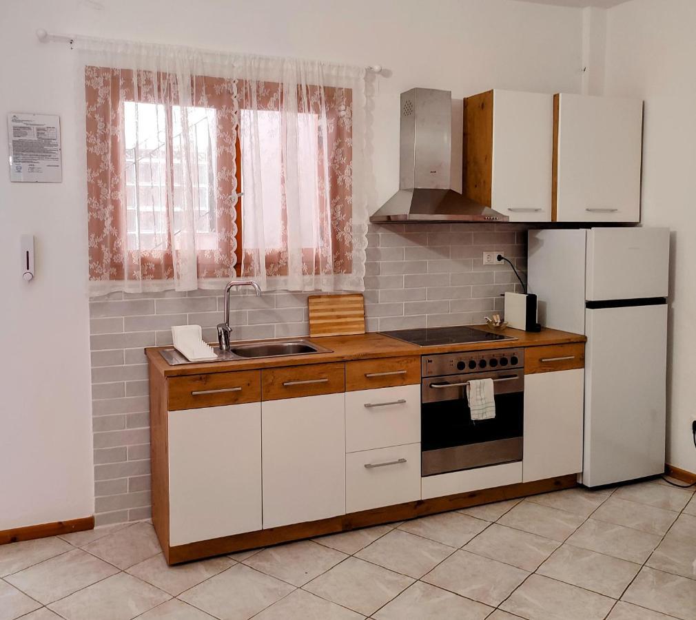 Maroudas Stavros Apartments วาธี ภายนอก รูปภาพ
