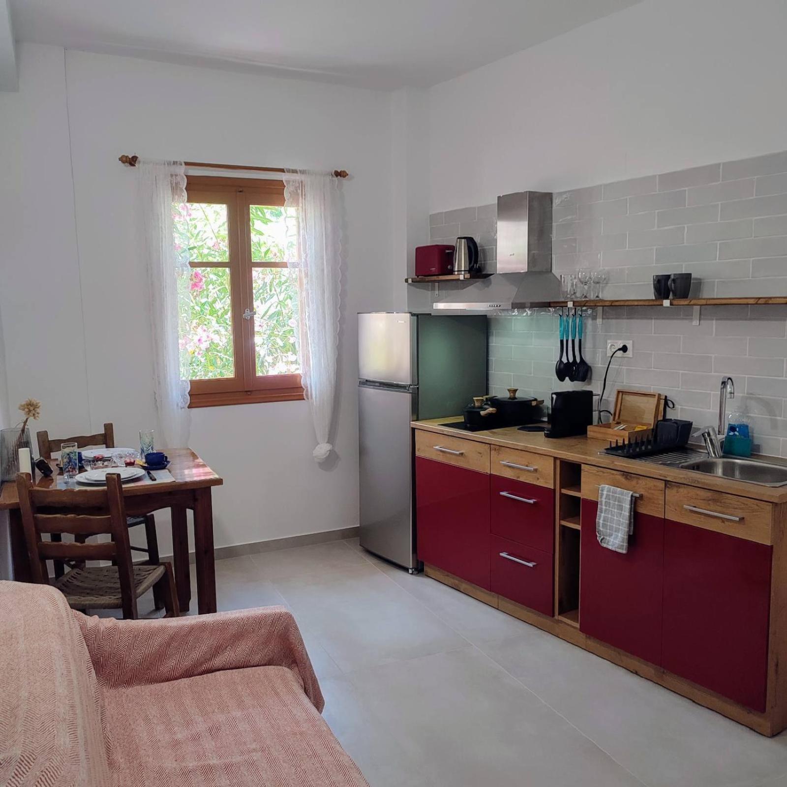 Maroudas Stavros Apartments วาธี ภายนอก รูปภาพ