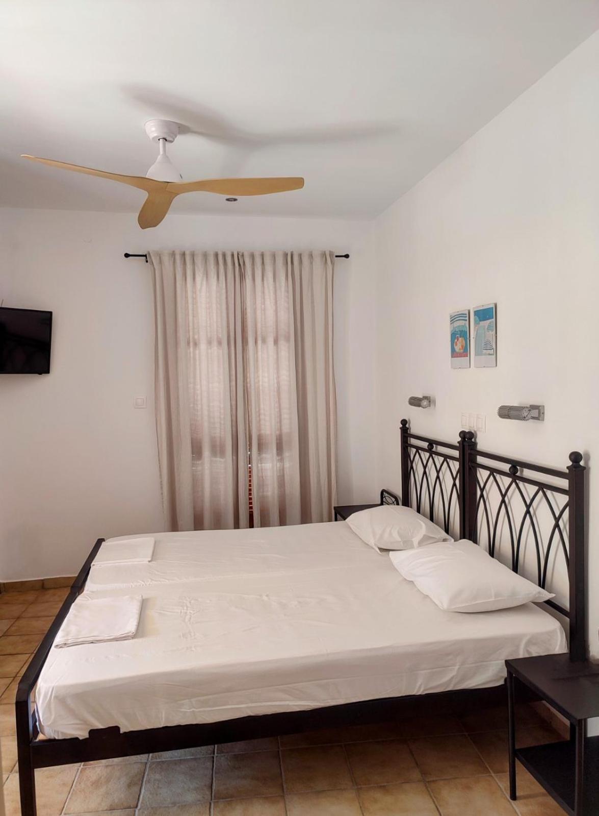 Maroudas Stavros Apartments วาธี ภายนอก รูปภาพ